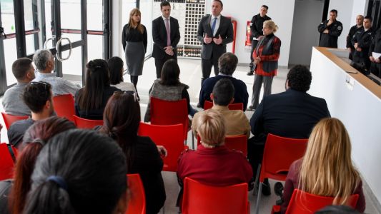 Inauguran biblioteca con más de 3.000 libros en el penal de Campana