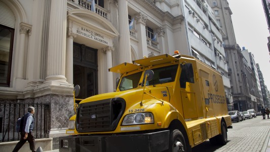 La fuga de capitales fue récord en agosto en Argentina: 5.909 millones de dólares