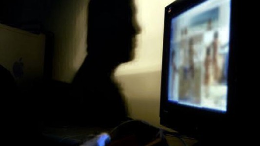 Cuatro detenidos, entre ellos una docente, acusados de integrar una red de pedofilia