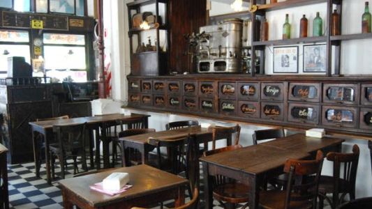 Peligra la continuidad del histórico Bar Plaza Dorrego