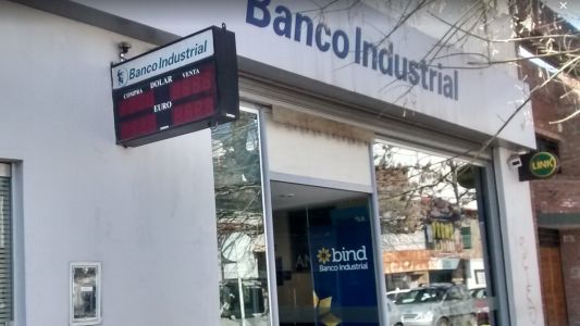 Golpe comando a un banco de La Plata: ingresaron a robar con todos los clientes adentro