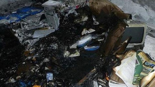 Incendiaron una fiscalía y se llevaron armas