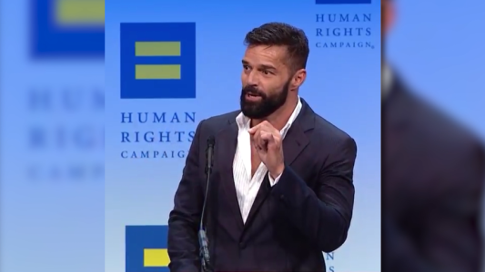 El momento en que Ricky Martin anuncia que volverá a ser padre