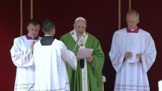 Papa Francisco pide atención particular a los extranjeros
