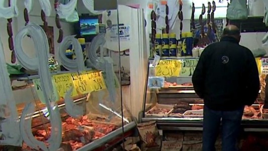 Un carnicero apuñaló en el ojo a supuesto ladrón en Córdoba