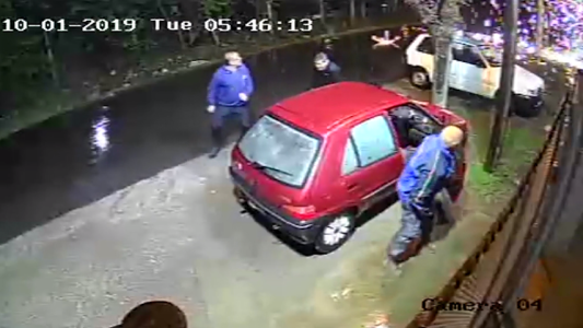 Susto por un rayo que impactó en un poste de luz