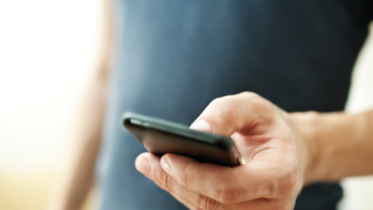 Demanda contra Apple: asegura que una aplicación para iPhone lo convirtió en gay