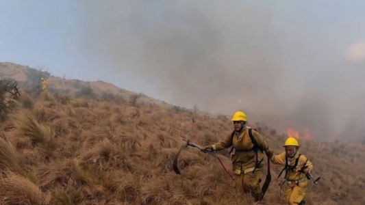 Mujeres en la línea de fuego: dos bomberas cordobesas arriesgan su vida