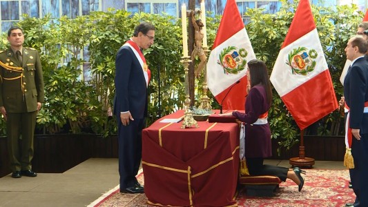 Crisis política en Perú: asumen los nuevos ministros