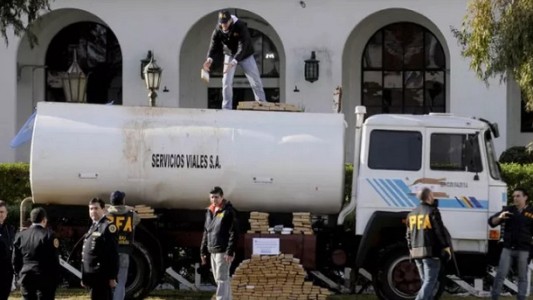 Secuestran 5700 kilos de marihuana dentro de un camión cisterna en Misiones