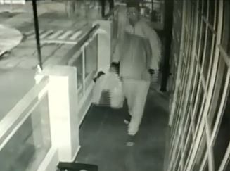 VIDEO: ladrón trepó a un balcón, se descalzó y robó