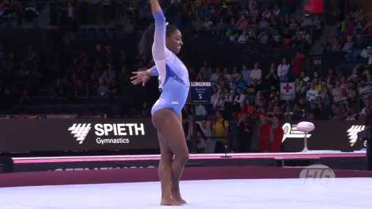 Polémica por le baja en la puntuación a Simon Biles en sus movimientos perfectos