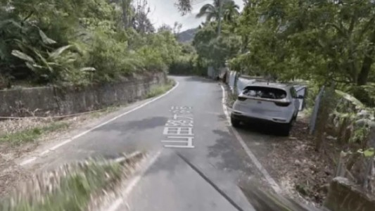 Bajaron del auto para tener sexo y los escrachó por Google Maps