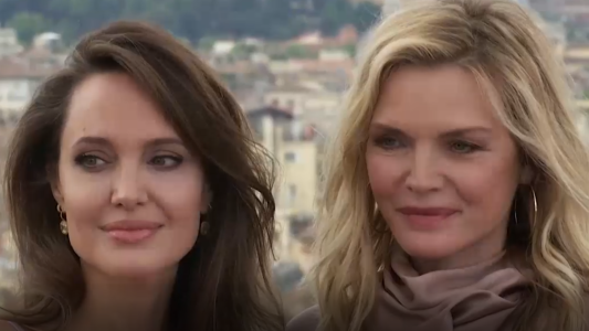 Dos potencias maléficas posan frente a las cámaras