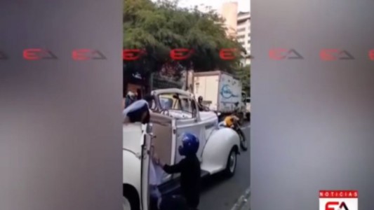 Video viral de novela: el hombre que intentó frenar el casamiento de su ex novia