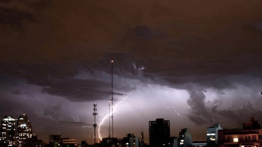 Cayeron 60 milímetros en la Ciudad y se espera un día con lluvia y tormentas