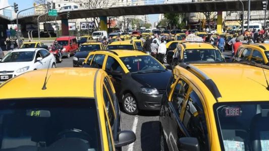 Taxistas protestarán también este jueves contra Uber y Cabify