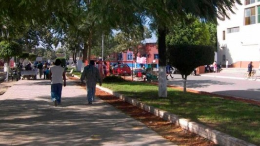 Se atragantó con el chicle mientras manejaba y casi produce una tragedia en una plaza
