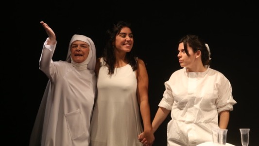 Una obra de teatro en la que los actores conviven con la locura