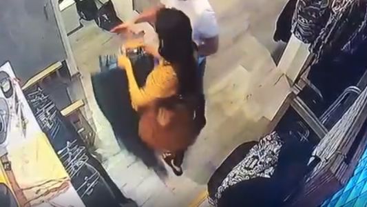 VIDEO: así se robaron más de 40 prendas en menos de un minuto