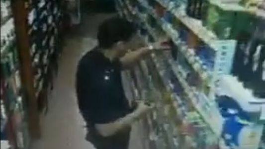 Video: echaron a un policía bonaerense por robarse una lata en un supermercado