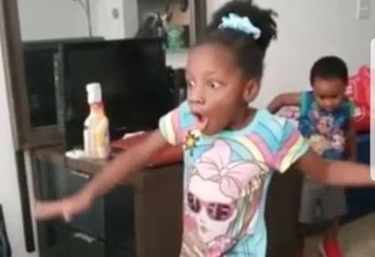 Video: la reacción de una nena con parálisis cerebral al dar sus primeros pasos