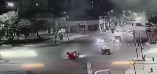 VIDEO: choque y vuelco en la Av. 9 de Julio