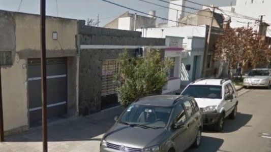 Demoraron a un hombre acusado de masturbarse en la puerta de su casa frente a alumnos de un colegio