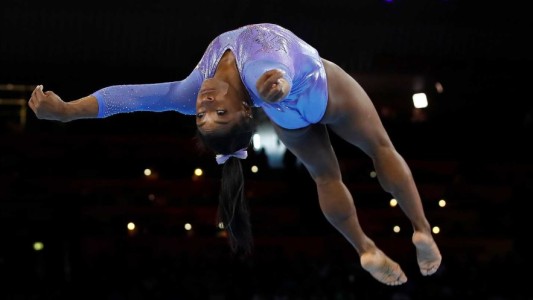 Simone Biles ganó cinco oros en Stuttgart y rompió el récord de medallas en mundiales