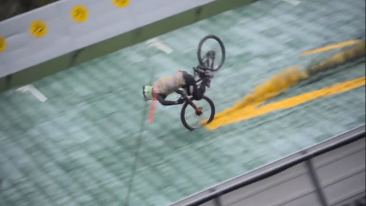 Ciclista intentó batir un récord y casi pierde la vida