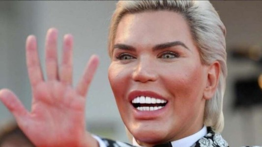 El Ken humano se puso extensiones y todos lo comparan con Luciana Salazar