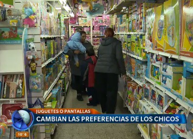 Los chicos prefieren las pantallas a los juguetes como regalo del Día del Niño