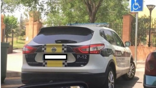 Denunció un patrullero mal estacionado y la multa le llegó a ella