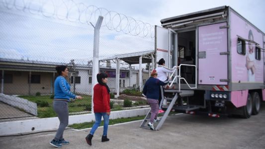 Presas y agentes penitenciarias recibieron asistencia ginecológica para prevenir el cáncer de mama