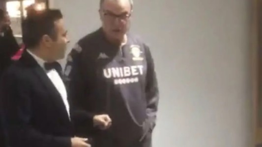 Marcelo Bielsa se puso su mejor traje para el festejo de los 100 años del Leed