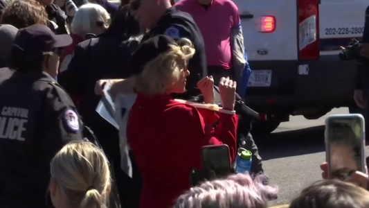 Jane Fonda presa de nuevo por el Cambio Climático