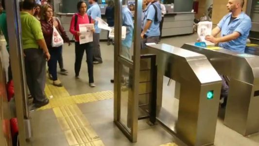 Liberan molinetes en el subte