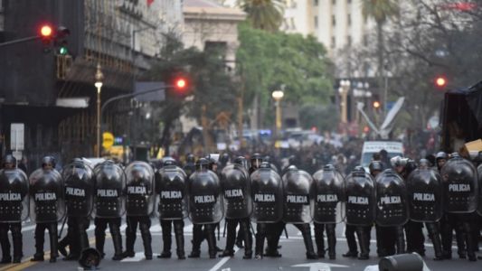 Incidentes y agresiones en el consulado de Chile en Argentina