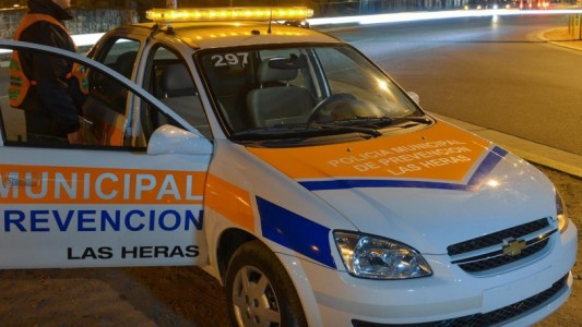 Mendoza: agentes de prevención encerraron a compañera en el baúl del auto y lo grabaron