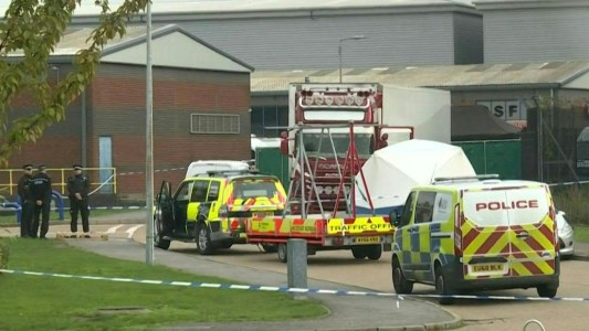 Descubren 39 cadáveres en un camión en Londres