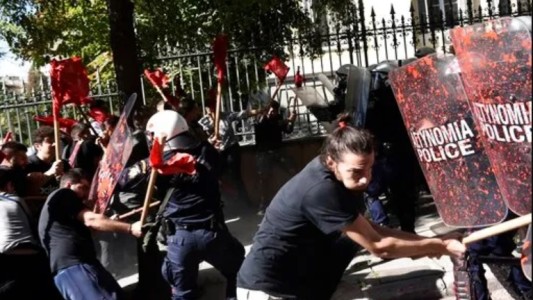 Grecia: protestas contra la "ley escoba" que reduce los derechos de los trabajadores