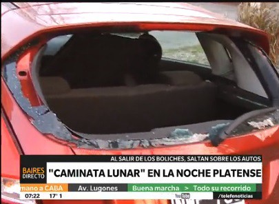 "Caminata luna" en la noche platense