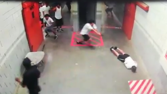 Brutal asesinato en la cárcel: matan a testigo que involucra al presidente de Honduras