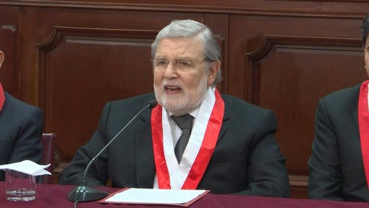 Corte de Perú acepta demanda de la oposición contra cierre del Congreso