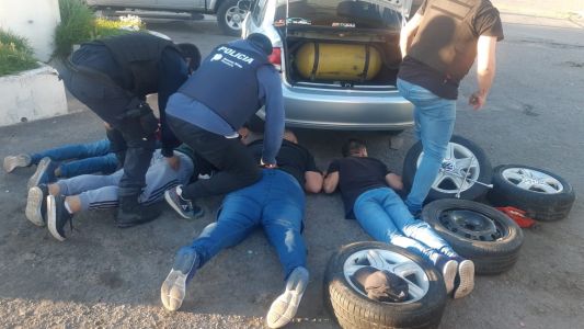 Detienen a dos "roba ruedas" que vendían los neumáticos por internet