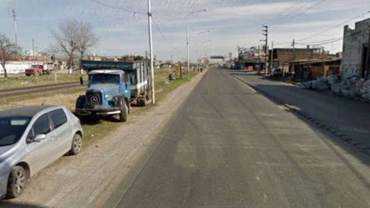 Estaba embarazada la mujer arrojada desde un auto y atropellada por un camión