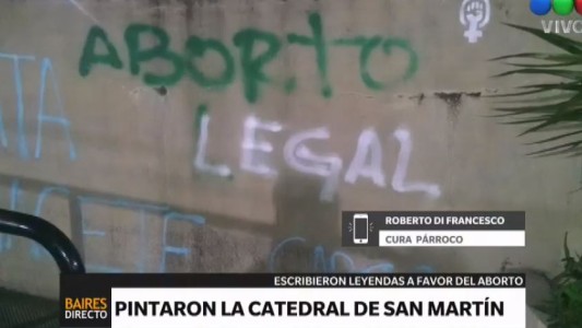 Pintada abortista en la Catedral de San Martín