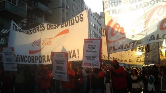 Trabajadores cortan Corrientes y Callao por “despidos ilegales”