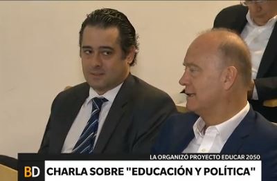 Charla sobre educación y política