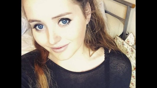 Conoció un hombre por Tinder, murió estrangulada y fue enterrada en una valija